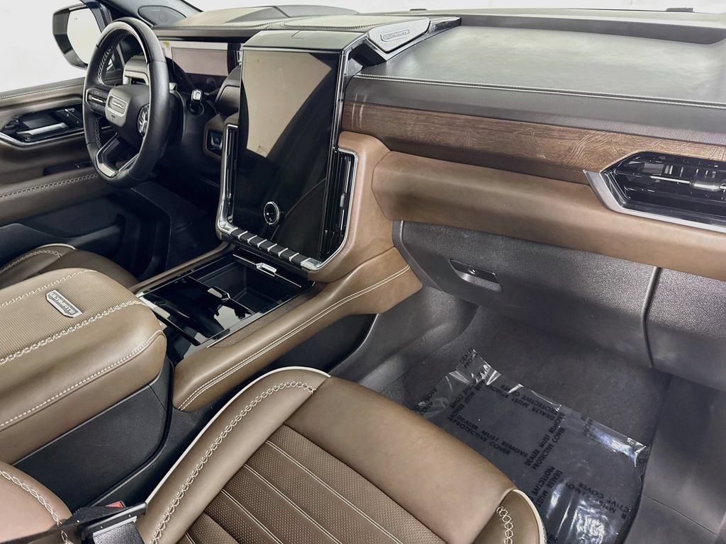 Used 2025 GMC Yukon Denali Ultimate AWD/4WD image 36