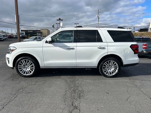 Used 2023 Ford Expedition Limited image 12
