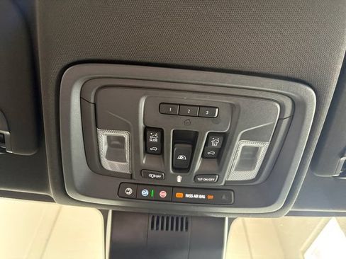 Used 2022 Chevrolet Silverado 1500 ZR2 w/ Technology Package AWD/4WD image 20