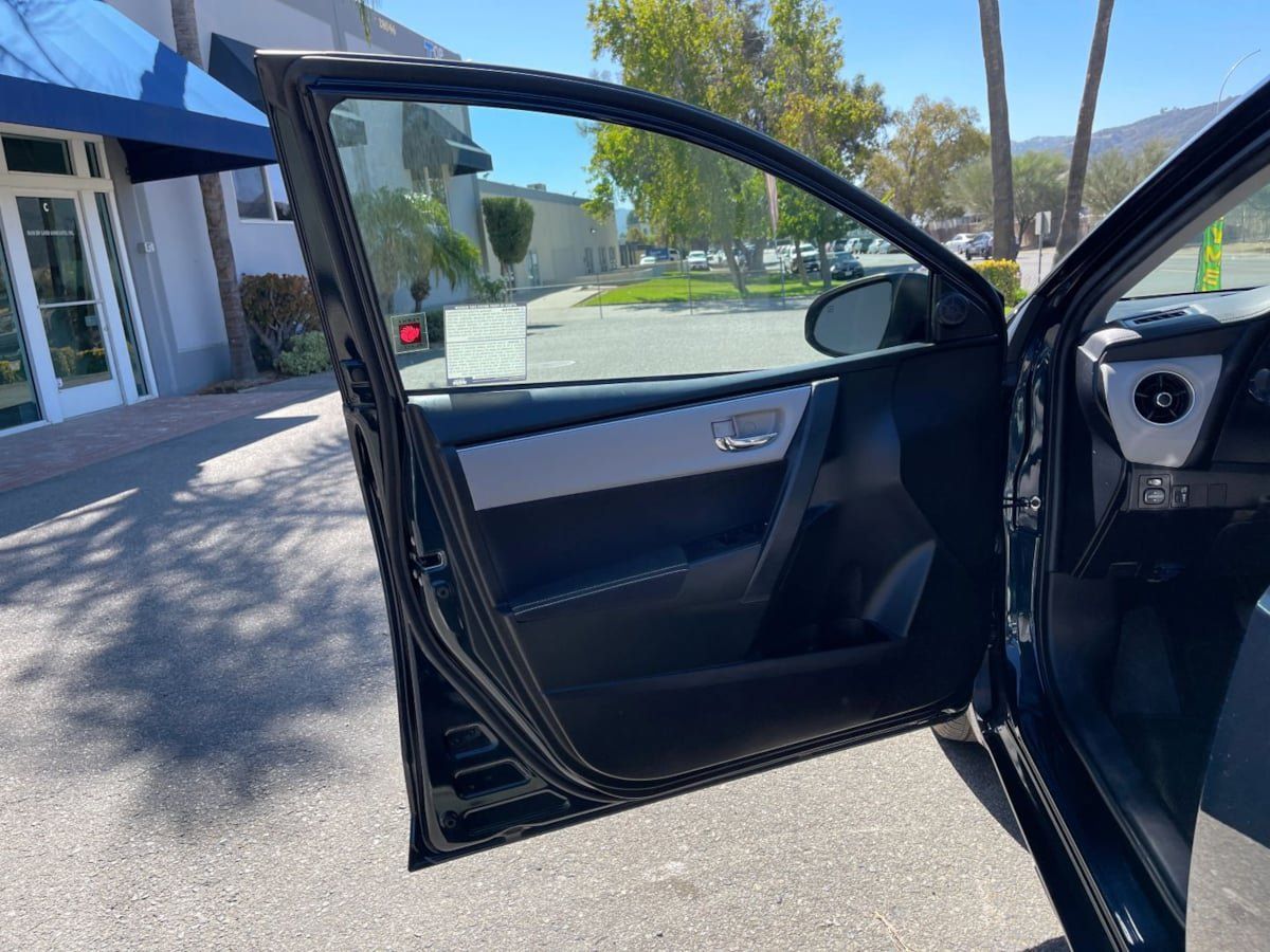 Used 2019 Toyota Corolla LE w/ Carpet Mat Package (TMS) FWD image 16