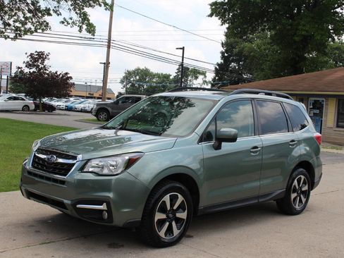 Used 2017 Subaru Forester 2.5i Limited AWD/4WD image 5
