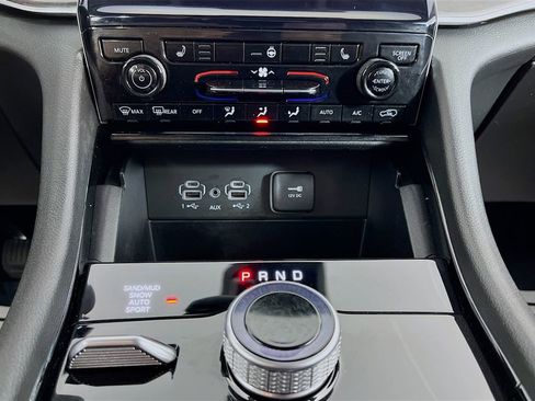 Used 2023 Jeep Grand Cherokee Limited AWD/4WD image 23