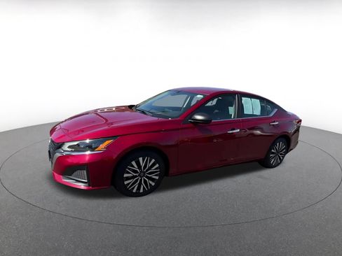 Used 2025 Nissan Altima 2.5 SV FWD image 8