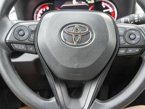 Used 2025 Toyota RAV4 XLE FWD image 43