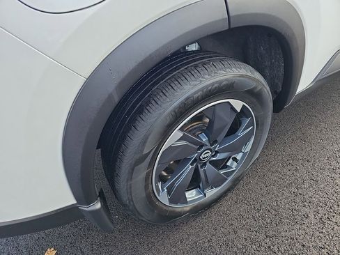 Used 2024 Nissan Rogue SV w/ SV Premium Package image 14