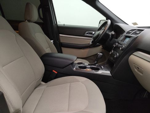 Used 2018 Ford Explorer XLT image 21