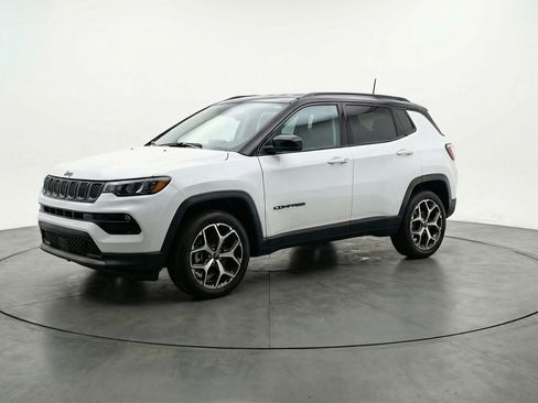 Used 2025 Jeep Compass Limited image 3