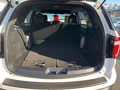 Used 2018 Ford Explorer XLT FWD image 6