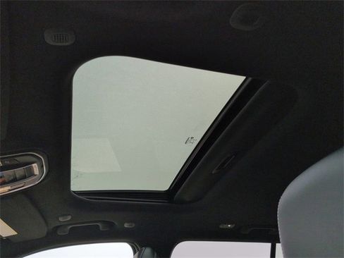 New 2026 Jeep Grand Cherokee Altitude image 19