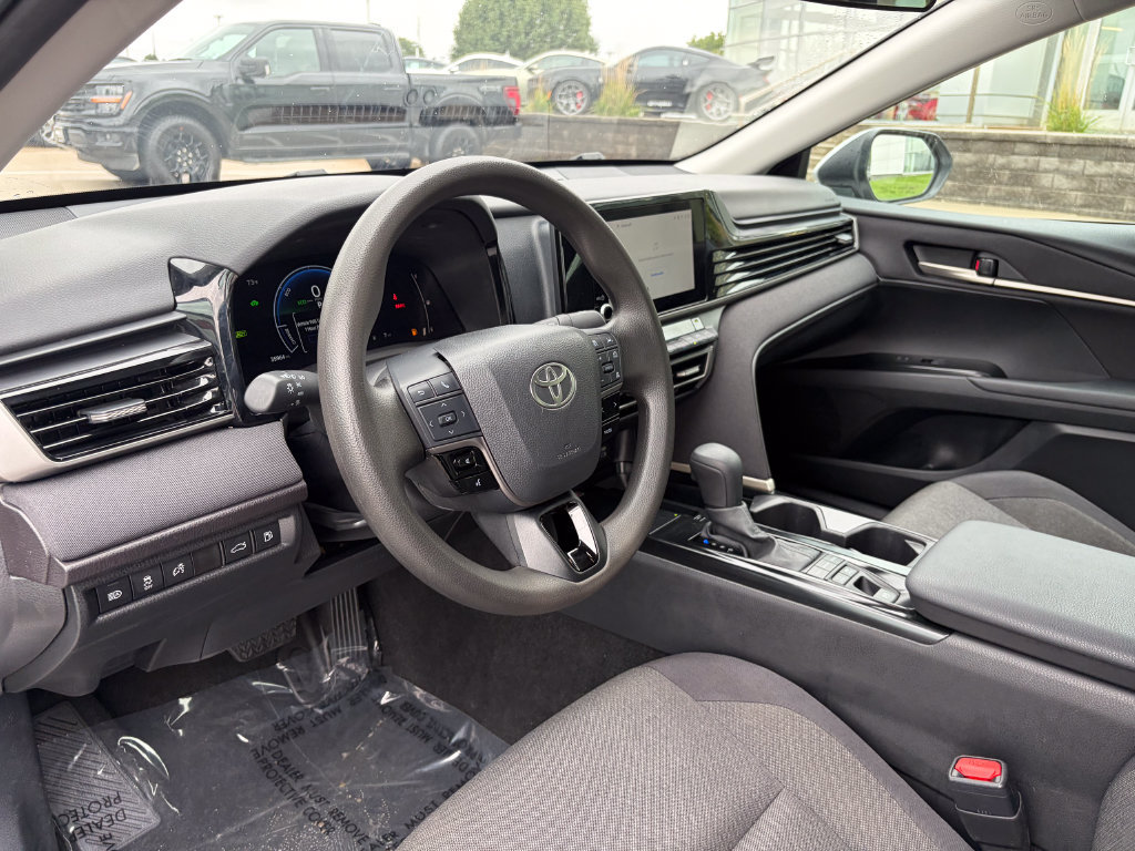 Used 2025 Toyota Camry LE FWD image 9