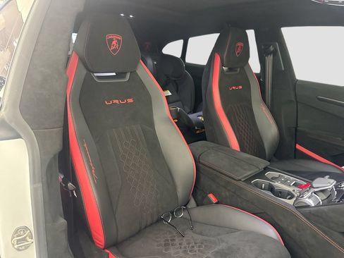 Used 2024 Lamborghini Urus Performante AWD/4WD image 29