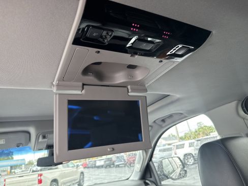 Used 2020 Cadillac Escalade ESV Luxury RWD image 18