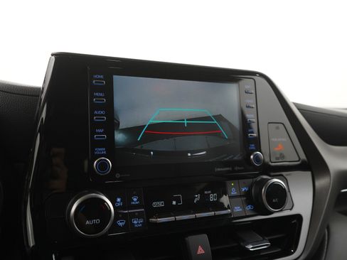 Used 2020 Toyota Highlander LE image 29