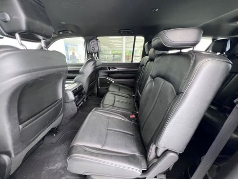 Used 2024 Jeep Wagoneer L Series II w/ Flexible Seating Group AWD/4WD image 12