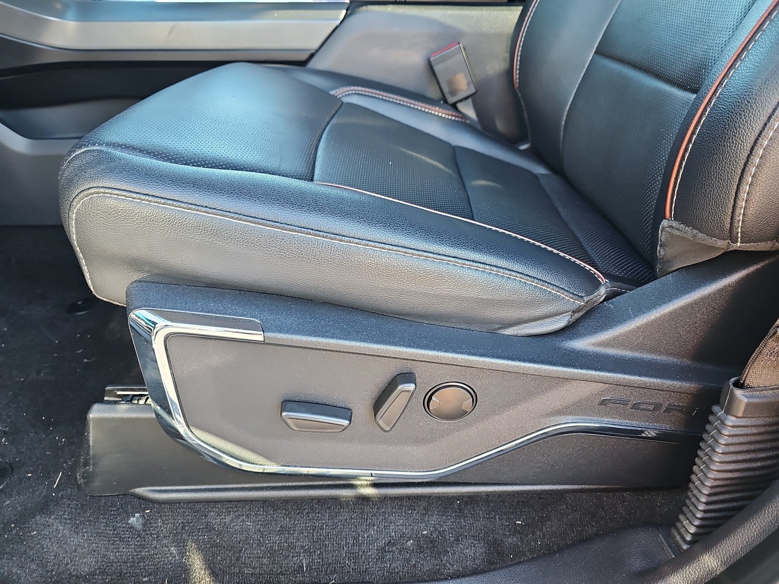 Used 2022 Ford F150 Lariat AWD/4WD image 16
