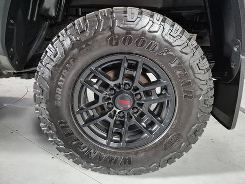 Certified 2022 Toyota Tacoma TRD Off-Road w/ Technology Package AWD/4WD image 11