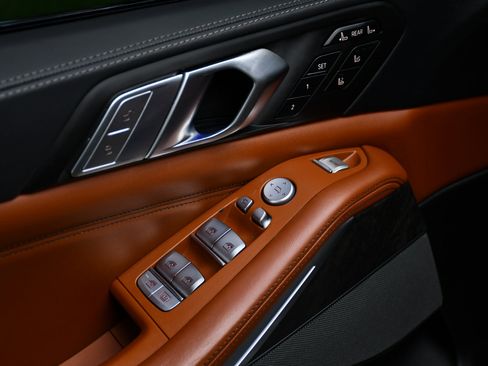 Used 2022 BMW X7 M50i w/ Executive Package image 18