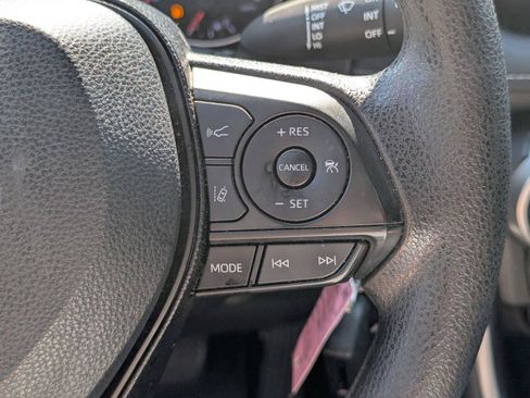 Used 2019 Toyota RAV4 LE FWD image 27