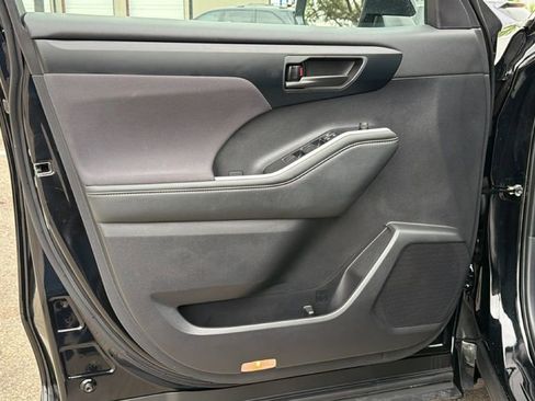 Certified 2025 Toyota Highlander LE FWD image 13