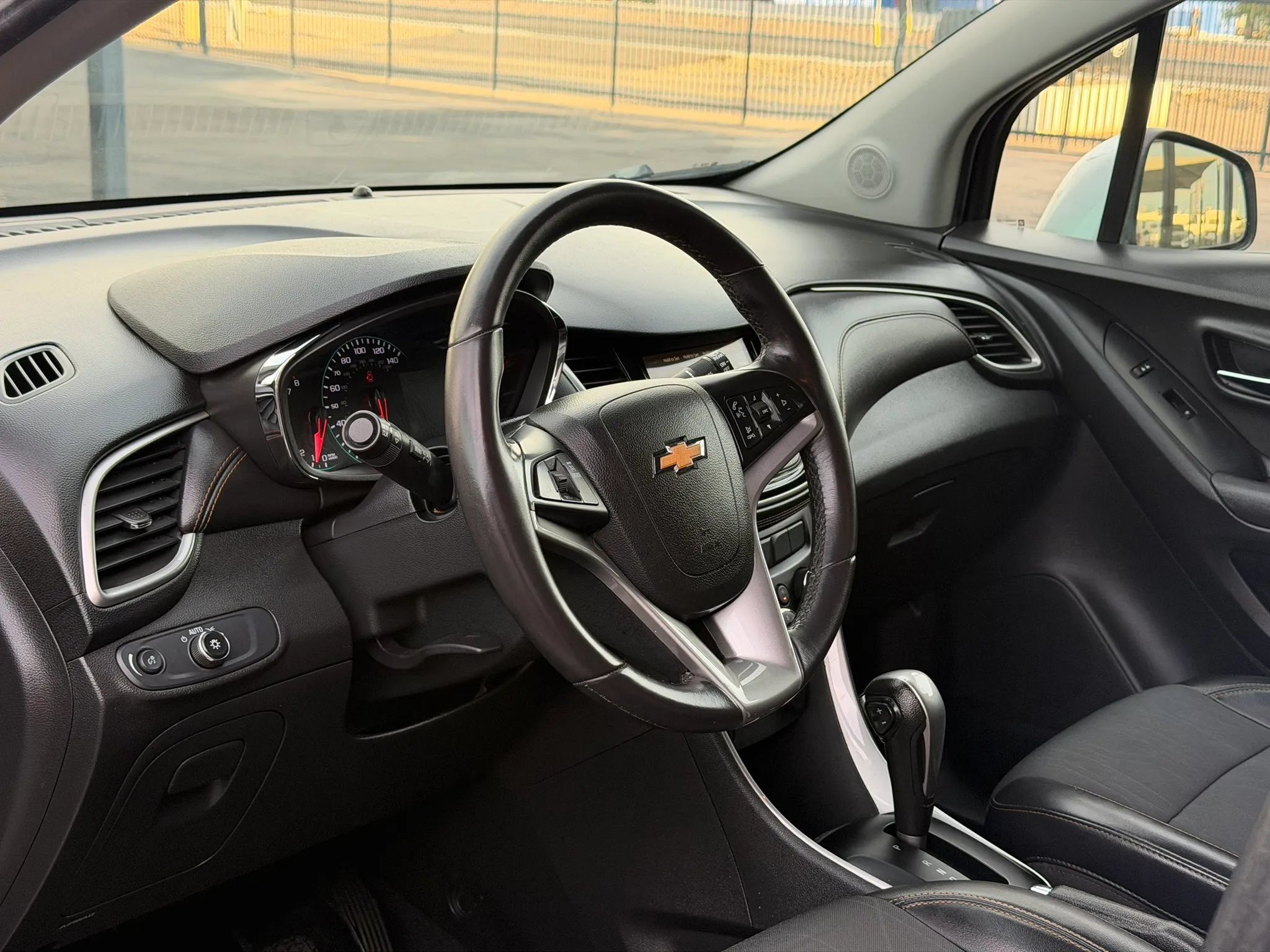 Used 2019 Chevrolet Trax LT w/ LT Convenience Package FWD image 18