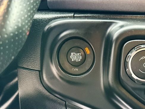 Used 2022 Jeep Gladiator Mojave AWD/4WD image 34