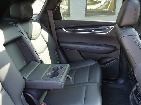 Used 2022 Cadillac XT5 Premium Luxury FWD image 16
