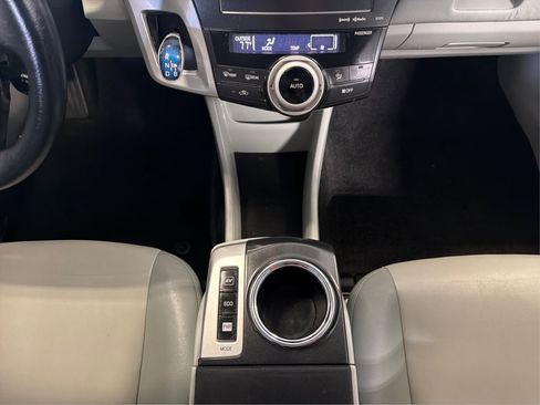 Used 2014 Toyota Prius V Five FWD image 19