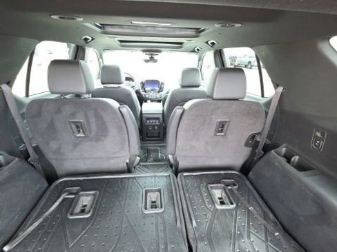 Used 2022 Chevrolet Traverse LT w/ LT Premium Package AWD/4WD image 18