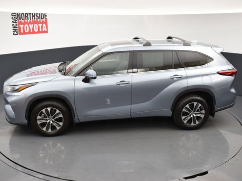 Used 2021 Toyota Highlander XLE AWD/4WD image 22