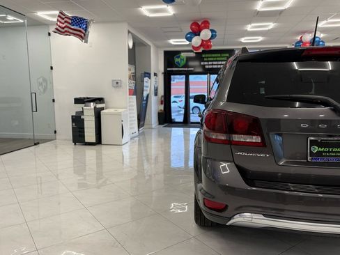 Used 2017 Dodge Journey Crossroad FWD image 13