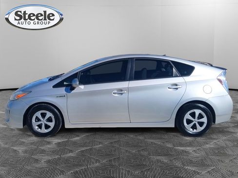 Used 2015 Toyota Prius Three image 2
