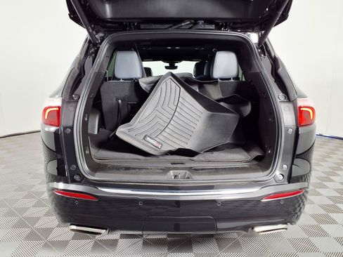 Used 2024 Buick Enclave Essence w/ Experience Buick Package FWD image 8