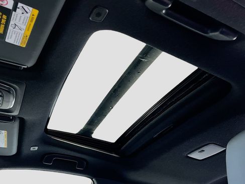 Used 2025 Toyota Corolla Cross XSE w/ Convenience Package image 22