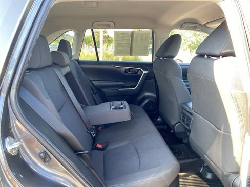 Used 2022 Toyota RAV4 LE AWD/4WD image 14