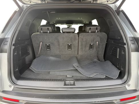 Used 2025 Chevrolet Traverse LT image 17