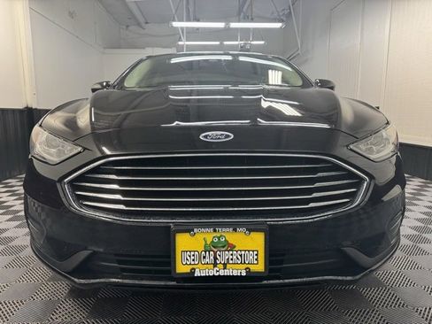 Used 2020 Ford Fusion SE image 2