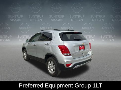 Used 2017 Chevrolet Trax LT w/ LT Convenience Package AWD/4WD image 3