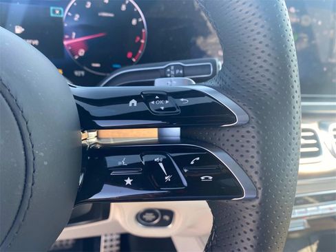 Used 2025 Mercedes-Benz GLS 580 4MATIC image 19