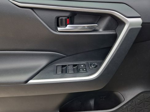 Used 2021 Toyota RAV4 XLE AWD/4WD image 12