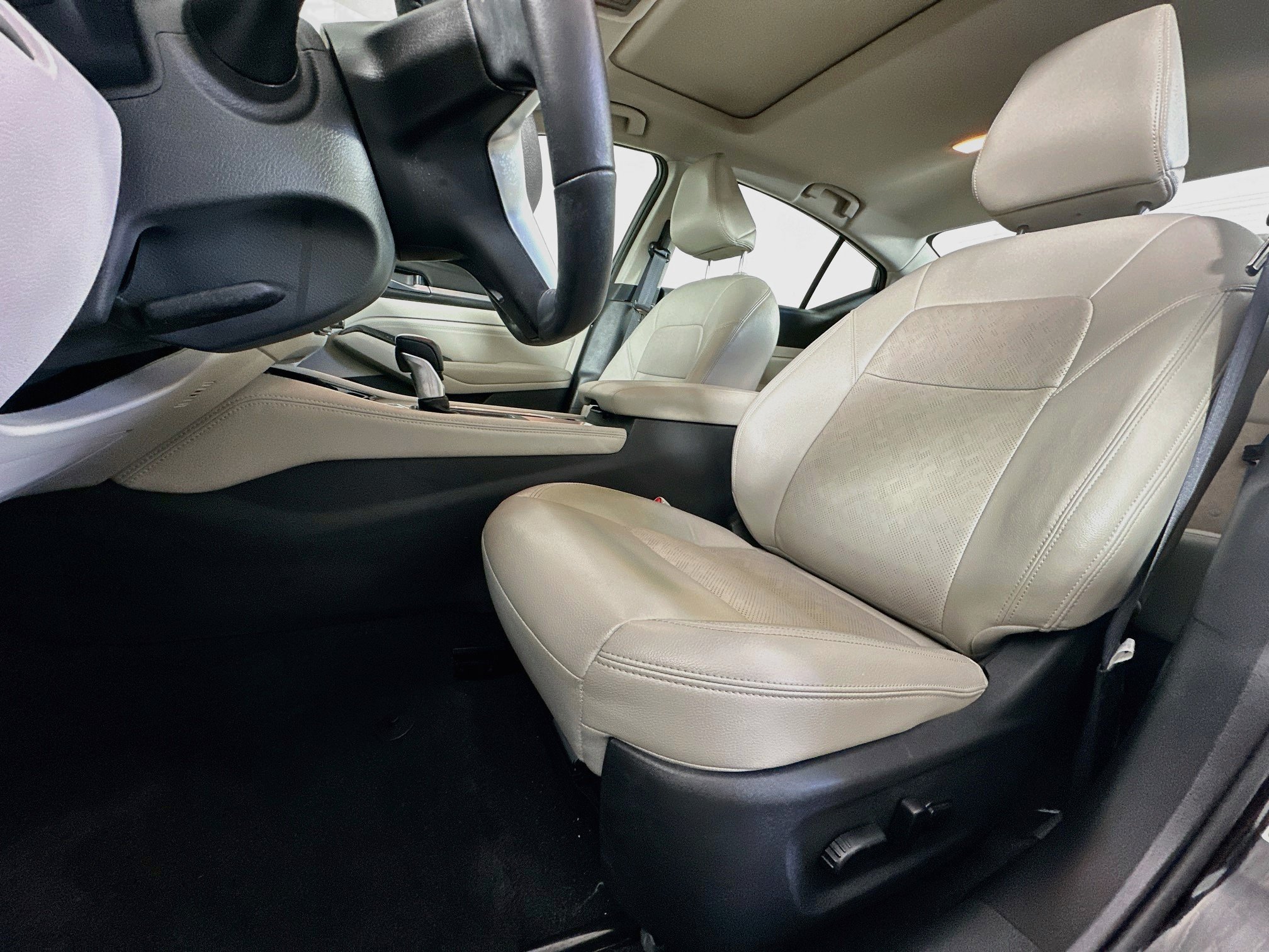 Used 2023 Nissan Altima 2.5 SL FWD image 13