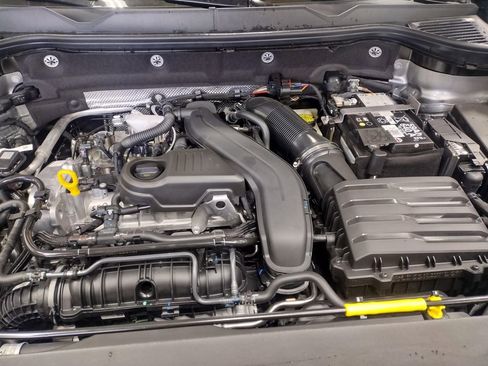 New 2025 Volkswagen Taos SE image 7