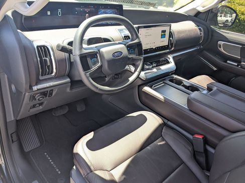 Certified 2026 Ford Expedition Max Platinum w/ Platinum Ultimate Package AWD/4WD image 18