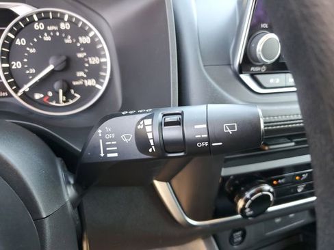 Used 2024 Nissan Rogue S AWD/4WD image 21