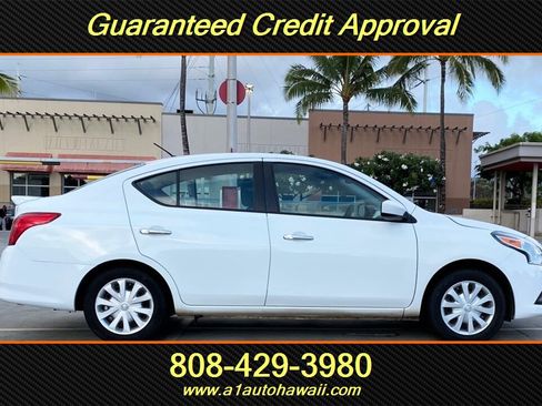 Used 2016 Nissan Versa SV image 4