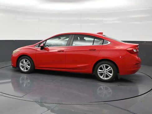 Used 2017 Chevrolet Cruze LT w/ Convenience Package FWD image 2