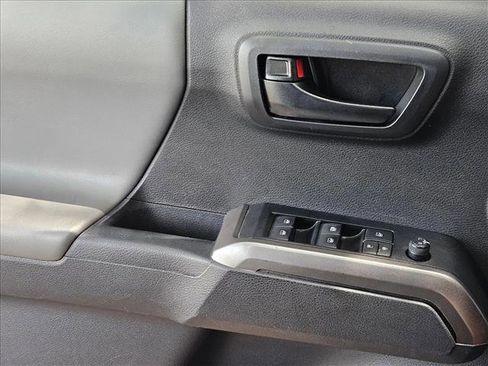 Used 2022 Toyota Tacoma SR5 RWD image 6
