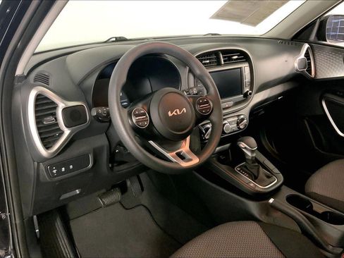 Used 2025 Kia Soul LX image 13