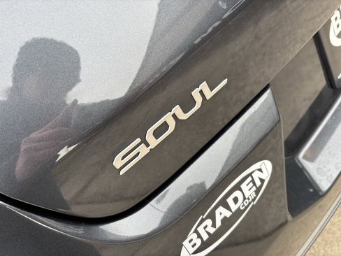 Used 2023 Kia Soul GT-Line w/ GT-Line Technology Package image 9