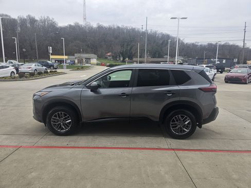 Used 2023 Nissan Rogue S image 8