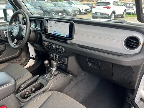 Used 2024 Jeep Wrangler Unlimited AWD/4WD image 40
